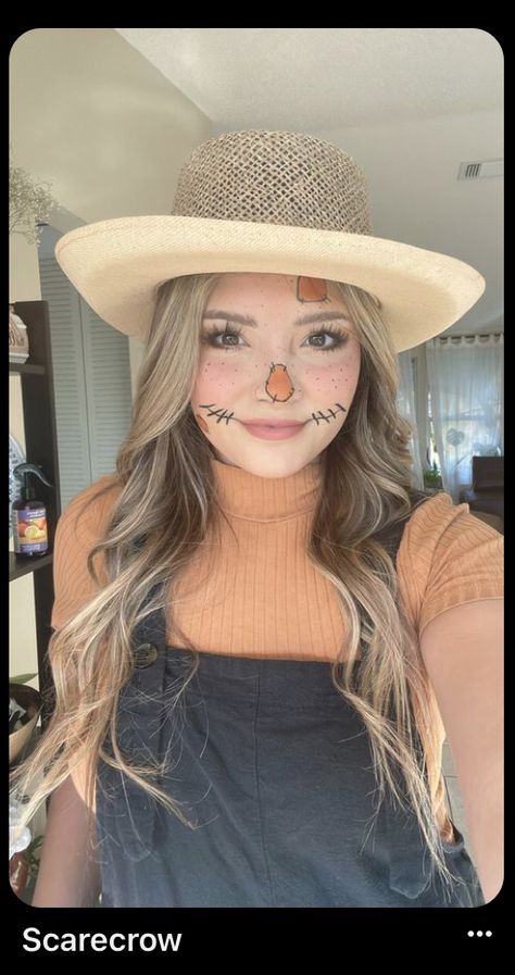 Scarecrow Day At School Outfit, Cute Scarecrow Make Up For Women, Scarecrow Woman’s Costume, Scarecrow Costume Diy Women's Makeup, Holoween Costums Ideas Easy, Wizard Of Oz Scarecrow Costume Ideas For Women, Easy Halloween Scarecrow Makeup, Womans Scare Crow Costume Diy, Diy Adult Scarecrow Costume