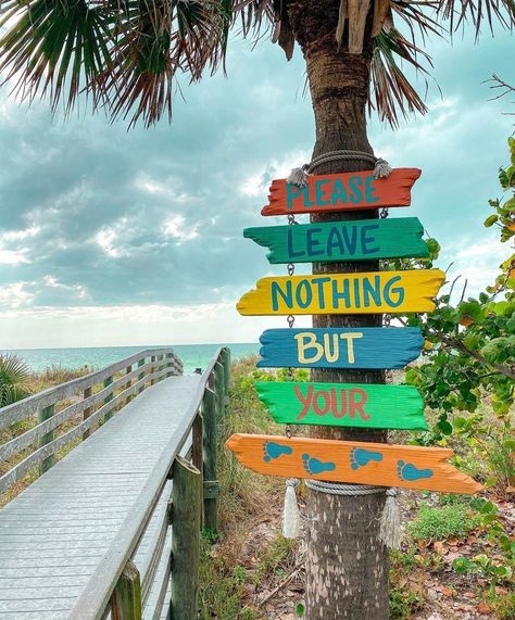 Beach Signs Aesthetic, Beach Walkway, Selfie Point, Instagram Reel Cover, Surf Cafe, Beach Projects, Cafe Bar Design, Reel Cover, Outdoor Restaurant Design