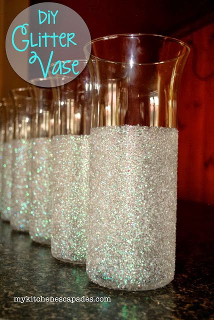 DIY Glitter Vase:  dollar store vases transformed into something gorgeous for wedding decor, Christmas or special occasion! Glitter Vases, Diy Glitter, Navidad Diy, Glitter Diy, Diy Centerpieces, Diy Vase, Vase Centerpieces, Deco Table, Diy Wedding Decorations