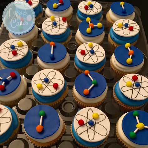 Science Cupcakes Ideas, Science Themed Cupcakes, Chemistry Cupcakes, Science Cupcakes, Science Cake, Scientist Costume, Scientist Birthday Party, Scientist Birthday, Teacher Cakes