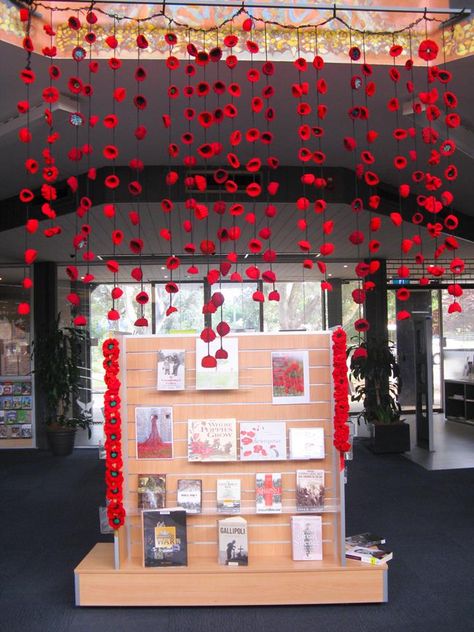 Remberence Day Art, Remembrance Day Library Displays, Remembrance Day Display Ideas, Remembrance Day Decorations, Remembrance Day Displays, Anzac Day Decorations, Remberance Day Art, Anzac Day Display Ideas, Poppy Decorations Ideas