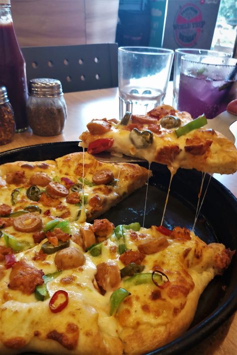 Review on Pizza Hut India, Bhubaneswar. Visit my website to read the review. Pizza Hut Snapchat Story, Pizza Snapchat Story India, Pizza Photo Snapchat, Pizza Hut Snap, Pizza Snap Story, Pizza Snapchat Story, Food Snapchat Instagram, Pizza Snap, Afternoon Lunch