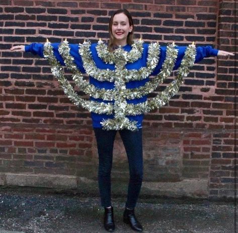 Ugly Hanukkah Sweater Diy, Diy Hannukah Decorations, Hanukkah Diy Decorations, Hannukah Decorations Aesthetic, New Years At Home, Chanukah Crafts, Hannukah Party, Hannukah Crafts, Hanukkah Diy