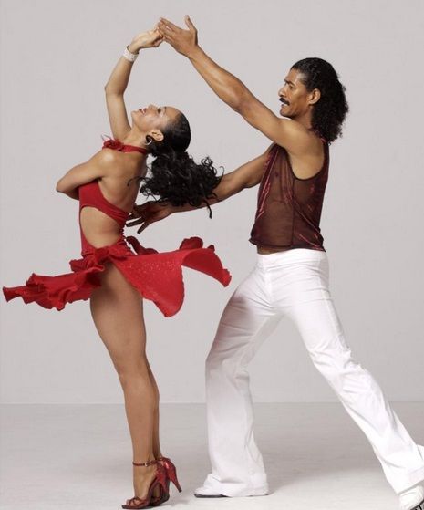 Salsa Ksino en Línea: Los tres pasos básicos de merengue Merengue Dance, Elvis Crespo, Salsa Dance Lessons, Salsa Party, Surprise Dance, Don Pedro, Salsa (dance), Belly Dancing Classes, Salsa Dress