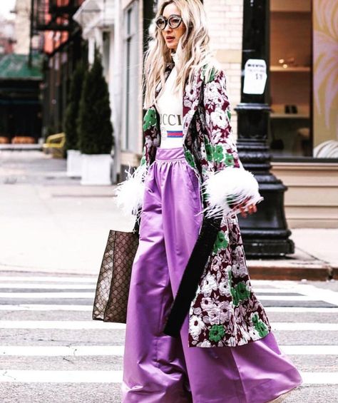 Gucci girl Carrie Bradshaw, Maximalist Outfits, Eclectic Fashion Style, Maximalist Fashion, Mode Casual, Looks Street Style, Eclectic Fashion, Street Style Inspiration, Fashion Week Street Style