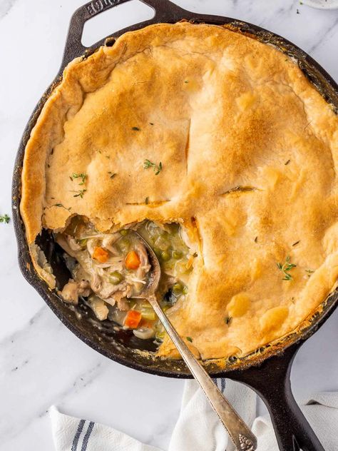 Best One Pan Chicken Pot Pie Skillet Recipe - Cookin' with Mima Chicken Pot Pie Aesthetic, Low Fat Chicken Pot Pie, Healthy Chicken Pot Pie Recipe, Classic Chicken Pot Pie, Wooden Skillet, Cozy Food, Healthy Chicken Pot Pie, Chicken Pot Pie Filling, Healthy One Pot Meals