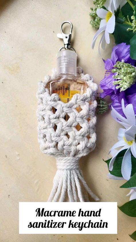 Pin on Macrame Tutorials Masculine Macrame Keychain, Macrame Christmas Gift Ideas, Small Macrame Gift Ideas, Macrame Bee Tutorial, Macrame Business Ideas, Macrame Accessories Diy, Christmas Macrame Ideas, Macrame Gift Ideas, Macrame Keychain Diy