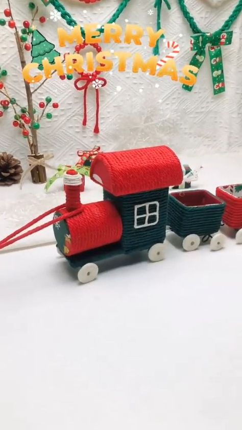 Diy Crafts Easy At Home, Christmas Art Projects, Christmas Decorations Diy Crafts, Cardboard Crafts Diy, Diy Christmas Village, Handmade Christmas Crafts, Fun Crafts To Do, Xmas Diy, Christmas Train