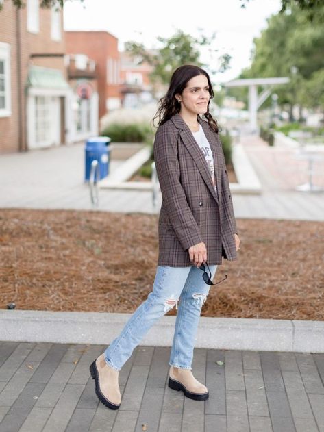 Lug Sole Boots Outfit Jeans, How To Wear Lug Sole Boots With Jeans, Lug Boots Outfit Fall, How To Wear Lug Sole Boots, Lug Sole Boots Outfit, Wedge Outfit, Style For Fall, Web Stories, Neutral Sweaters