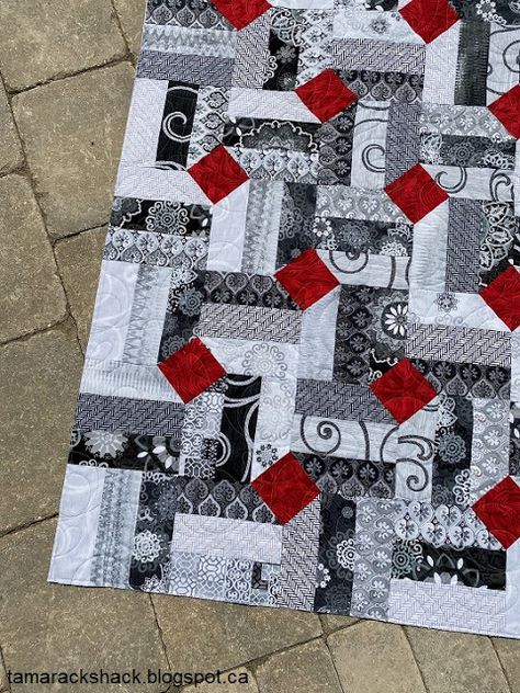 Male Quilt Ideas, Black And White Quilt Patterns Free, Black And Gray Quilts, Blue And Black Quilts, Black And White Jelly Roll Quilts, Quilts For Men Patterns Free, Blue And Yellow Quilts Ideas, White Quilts Ideas, 3 Color Quilt Patterns