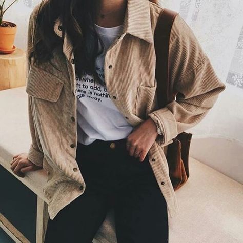 Cb2 Bed, Bed Inspiration, Outfits Alternative, Outfit Ideas Black, Fashion Outfit Ideas, Quoi Porter, Womens Jackets Casual, Stylish Socks, Grunge Look