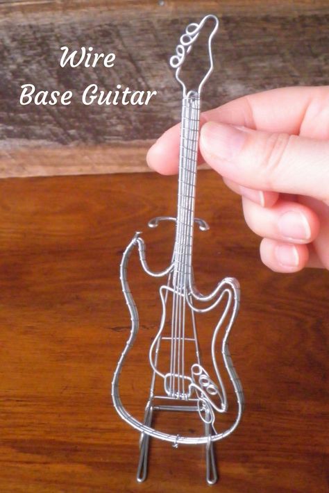 Wire Guitar, Instrument Craft, Wire Bookmarks, Guitar Jewelry, Copper Wire Art, Wire Jewelry Patterns, Wire Jewelry Rings, Wire Art Sculpture, Wire Wrapped Jewelry Diy