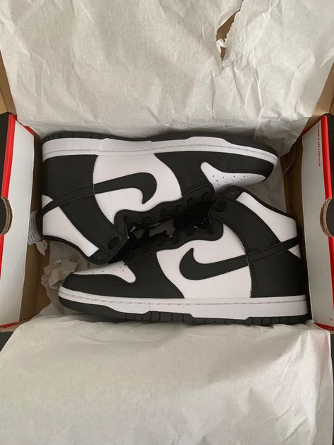 Shoes Women Aesthetic, Nike Dunk High Panda, Vans Shoes Women, Black And White Trainers, Buty Marki Nike, Foams Shoes, Pretty Sneakers, Jordan Shoes Girls, All Nike Shoes