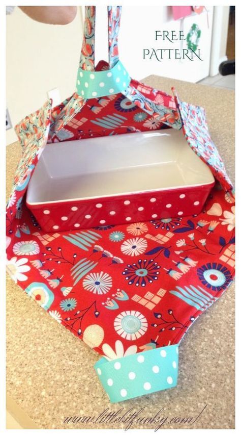 DIY Fabric Casserole Carrier Free Sewing Patterns Sewing Projects For The Kitchen, Kitchen Crafts Diy Sewing Projects, Casserole Cozy Free Pattern, Casserole Carrier Pattern, Casserole Carriers, Carrier Pattern, Casserole Carrier, Sewing Projects Free, Sewing Machine Projects