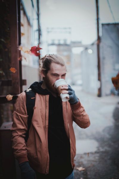 Focus Photography, Coffee Photography, Drinking Coffee, Man Photo, Image Hd, Gay Pride, Best Coffee, Hd Photos, Coffee Drinks