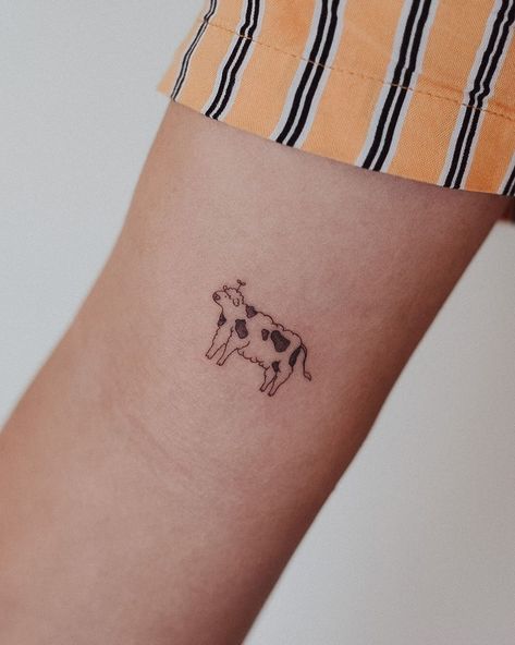 Cattle Tattoo Ideas, Cow Tattoo Design, Cattle Tattoo, Tiny Cow Tattoo, Cow Tattoos, Highland Cow Tattoo, Body Doodles, Earthy Tattoos, Matching Friend Tattoos