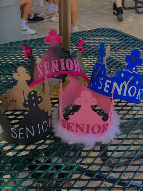 Small Senior Gift Ideas, Senior Year Party Ideas, Asb Activities High School, Junior J Decoration Ideas Highschool, Pink Senior Crowns High School, Senior School Activities, High School Senior Crafts, Senior Year Diy Crafts, Sorority Senior Send Off