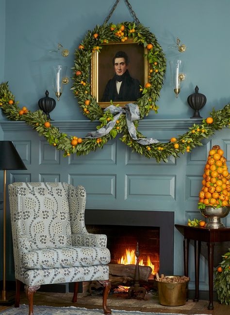 Benjamin Moore | Williamsburg Elle Decor Christmas, Citrus Home Decor, Citrus Christmas Decor, Ralph Lauren Inspired Christmas, Oranges Decoration, Christmas Maximalist, Citrus Christmas, Traditional Fireplaces, Heather Chadduck