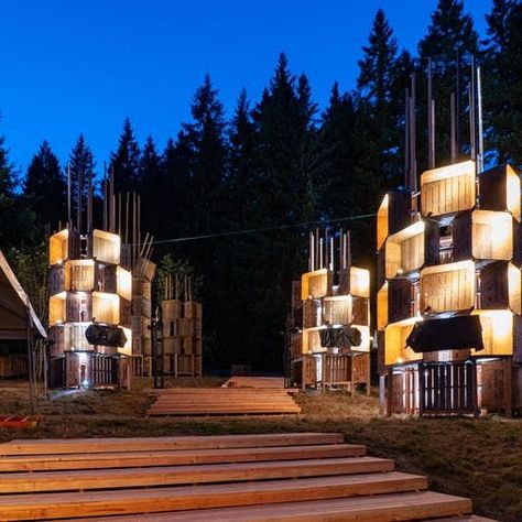 PSU architecture students create new Pickathon Treeline Stage from 160 wooden apple bins | Photo by Michael Chan | Archinect Music Festival Architecture, Festival Stage Design Ideas, Music Festival Decorations, Music Festival Decor, Music Festival Stage, Portland Architecture, Happy Valley Oregon, Festival Grounds, Festival Stage