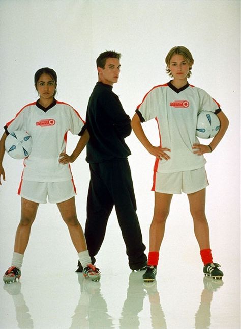 Bend it Like Beckham (2002) Shaznay Lewis, Parminder Nagra, Kiera Knightly, Bend It Like Beckham, Summer Athletic, Jonathan Rhys Meyers, Movie Director, Movie Gift, American Sports