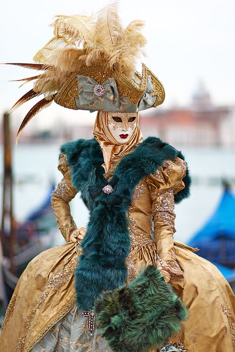 Venetian Masquerade Costumes, Venetian Costumes Carnival Of Venice, Venetian Carnival Costume, Venetian Dress, Venice Masquerade, Space Bunny, Venetian Costumes, Venetian Costume, Tasty Peach