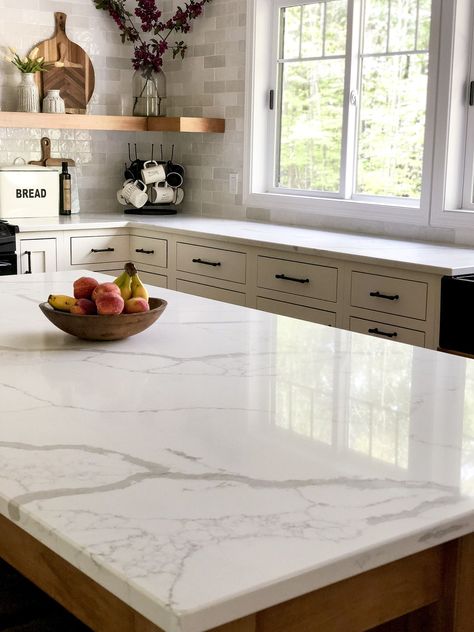 Model Dapur, Replacing Kitchen Countertops, Quartz Kitchen Countertops, Kabinet Dapur, New Countertops, Quartz Kitchen, Marble Countertop, Kitchen Marble, Kitchen Redo