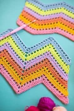 CROCHET CREATOR | crochet zig zag stitch Chevron Pattern Crochet, Chevron Crochet Tutorial, Zigzag Crochet Pattern Free, Crochet Zig Zag Pattern Free, Crochet Zigzag Pattern, Zigzag Crochet Stitch, Zigzag Crochet Pattern, Ripple Crochet Pattern Free, Crochet Zig Zag Pattern