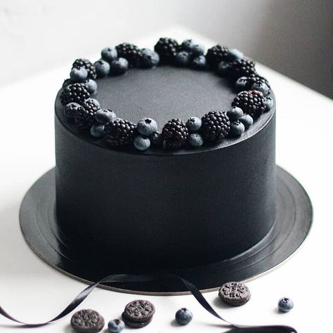 Black Cake, Cake Inspo, Black Food, Wilton Cakes, 2024 Wedding, Cake Boss, Halloween Cakes, Box Ideas, Sweet Desserts