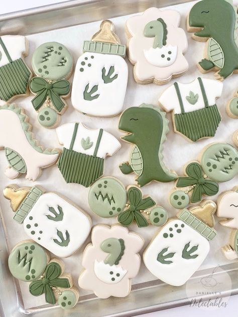 Dinosaur Baby Shower Cookies, Dinosaur Baby Shower Theme, Dragon Baby Shower, Dinosaur Cookies, Baby Shower Theme Decorations, Baby Shower Cakes For Boys, Green Baby Shower, Baby Dino, Dinosaur Baby Shower