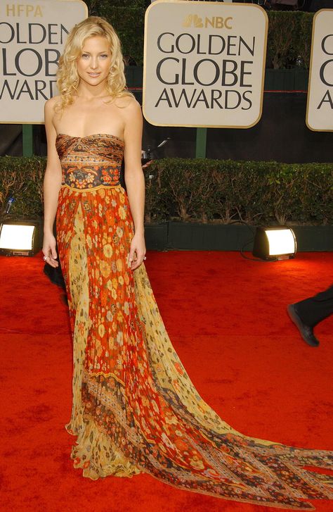 Kate Hudson in Printed Valentino at the 2003 Golden Globe Awards Iconic Red Carpet Looks, Red Carpet Dresses Best, Golden Globes Dresses, Best Gowns, Valentino Gowns, Hollywood Red Carpet, Golden Globes Red Carpet, Best Red Carpet Looks, Red Carpet Look