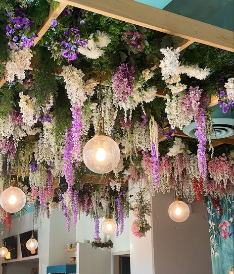 Faux Plant Ceiling Decor, Fake Flower Ceiling, Hanging Flowers From Ceiling, Floral Restaurant, Garden Ceiling, Bacon Brunch, Tropical Garden Party, Rooftop Restaurant Design, Esthetician Room Decor