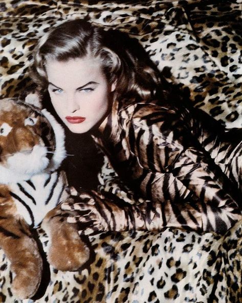 Eva Herzigova in "Wild Story" photographed by Ellen von Unwerth for Vogue Italia, 1991 stylis Eva Herzigova, Yvonne De Carlo, Kiko Mizuhara, Vogue Archive, Ellen Von Unwerth, 90s Supermodels, Laetitia Casta, Tim Walker, 90s Models