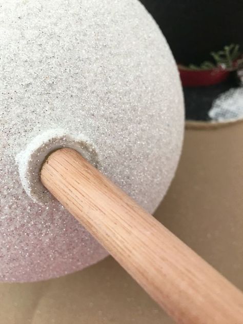 This is so darn cute! Diy Faux Snowman, Diy Large Snowman Decorations, Diy Snowmen Using Styrofoam Balls, Snowman Topiary Diy, Outside Snowman Ideas, How To Make A Large Fake Snowman, Snowman Diy Outdoor, Styrofoam Ball Snowman Diy, Christmas Decorations From Recyclables