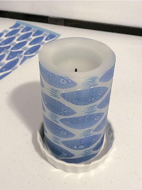 Candles And Napkins, Napkin Decoupage Candles, Napkin On Candle, Napkin Art Diy Crafts, How To Decopauge With Napkins, Napkin Candle Decoupage, Decoupage Candles Paper Napkins, Paper Napkin Crafts, Napkin Candles