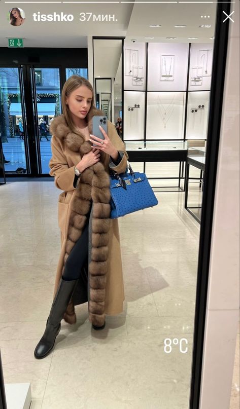 Winter Fur Coats, Stockholm Fashion, Fur Fashion, Girls Life, Winter Looks, Old Money, Fur Coat, Fashion Inspo, Ootd