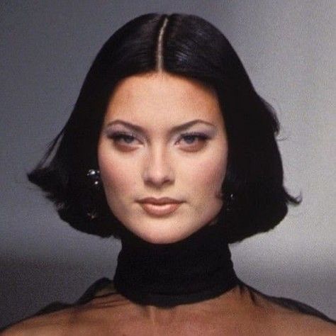 Shalom Harlow, 90s Models, Vogue Beauty, Model Inspo, Model Aesthetic, Model Life, About Hair, Dark Hair, Paris France