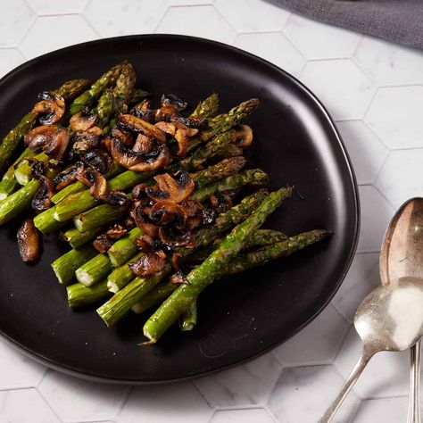 Roasted Asparagus and Mushrooms Roasted Asparagus And Mushrooms, Balsamic Asparagus, Asparagus Balsamic, Balsamic Mushrooms, Mushroom Varieties, Asparagus And Mushrooms, Easy Pasta Dishes, Pasta Night, Vegan Side Dishes