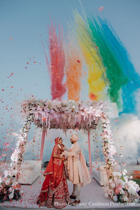 Dreamy Indian Wedding, Phere Mandap Decoration Night, Mandap Decor Indian Outdoor, Mandap Designs Indian, Mandap Designs Outdoor, Groom Photoshoot Indian, Royal Wedding Lehenga, Wedding Mandap Ideas, Lehenga Royal