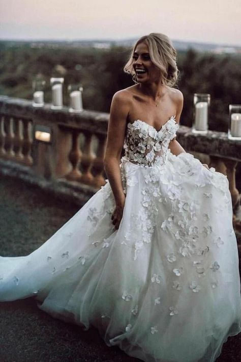 Hot Selling Sweetheart Wedding Dress with Flowers, A Line Tulle Wedding Dress with Appliques N2546 A Line Tulle Wedding Dress, Wedding Dress With Flowers, Costumes Faciles, Strapless Lace Wedding Dress, Tule Rok, Court Train Wedding Dress, Dress With Flowers, Pnina Tornai, Wedding Dresses With Flowers