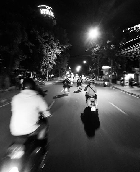 Night Ride City Rollin' Night Ride, Ni Idea, City Night, Im Going Crazy, Sport Bikes, Going Crazy, Concert, Quick Saves