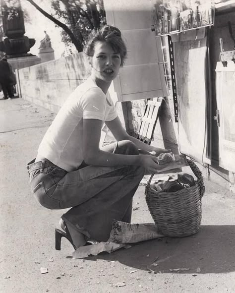 Style Jane Birkin, Jane Birken, Jane Birkin Basket, Jane Birkin Style, Birkin Style, Basket Style, Serge Gainsbourg, Jane Birkin, Carrie Bradshaw