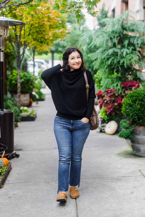 Birkenstock Shearling Outfit, Shearling Outfit, Platform Clogs Outfit, Birkenstock Shearling, Platform Uggs, Fuzzy Sandals, Puffy Winter Coat, Comfy Flip Flops, Birkenstock Clogs