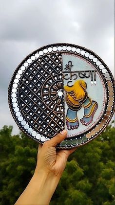 Lippan Art Of God, Square Shape Lippan Art Design, Radha Krishna Lippan Art, Mirror Lippan Art, Lippan Art Work, Lippan Mirror, Lipan Art, Easy Mandala, Drawing Competition