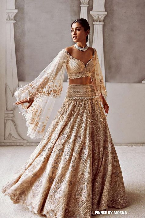 Reception Outfit, Indian Outfits Lehenga, Wedding Lehenga Designs, Traditional Indian Dress, Red Lehenga, Indian Dresses Traditional, Traditional Indian Outfits, Indian Bridal Dress, Indian Gowns Dresses