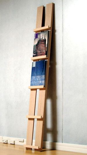 . Diy Art Show Display, Vitrine Design, معرض فني, Magazine Display, Wooden Ladder, Diy Magazine, Craft Show Displays, Diy Holz, Craft Booth