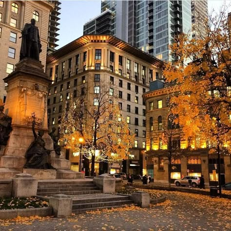 Montreal's downtown Phillips Square during the Fall. 🍁 Picture by @rom1_prd. #mtlblog #montreal #montréal #mtl #quebec #quebeccity #québec #canada #mtlmoments #downtownmontreal #vancouver #britishcolumbia #toronto #ottawa #ontario #calgary #edmonton #alberta #explorecanada #imagesofcanada #earthpix #natgeotravel #natgeo #travelling #traveler #wonderfulworld #earthfocus #fall #fall2018 #autumn Umbrella Pictures, Downtown Montreal, Aesthetic Places, Sunset Light, Canada Toronto, Explore Canada, Of Montreal, Montreal Quebec, Quebec City