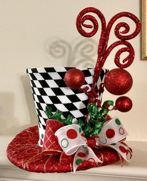 Top Hat Christmas Tree Topper, Hat Christmas Tree Topper, Top Hat Christmas Tree, Christmas Decorations Centerpiece, Diy Christmas Tree Topper, Christmas Tree Tops, Tree Topper Bow, Christmas Tree Topper, Pretty Christmas