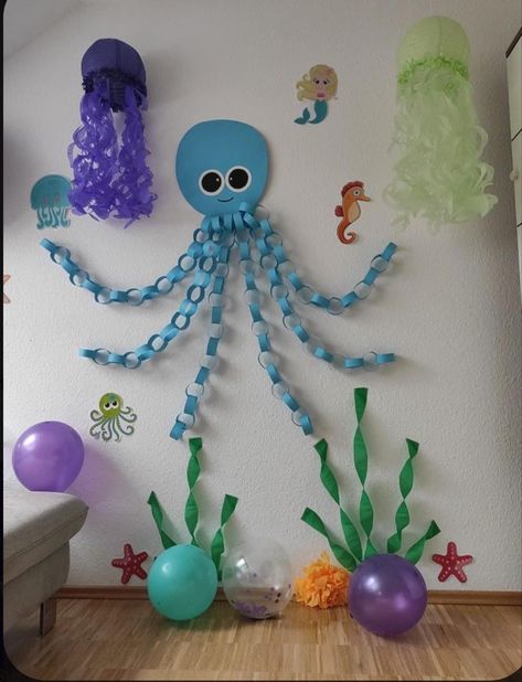 Sea Creatures Classroom Decoration, Tide Pool Decorations, Vbs Ocean Theme, Ocean Party Decorations, Scuba Vbs, Decoration Creche, Under The Sea Crafts, Under The Sea Decorations, Ocean Theme Classroom