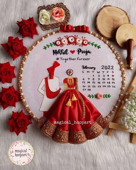 Presenting you latest wedding gift ideas for bride and grooms & wedding favours ideas for guests. From hampers wedding gifts to hoop art gifts, we have got variety of ideas. #shaadisaga #indianwedding #weddinggiftsideas #weddingfavoursunique #weddinggiftforguests #weddinggiftbaskets #weddinggiftboxes #weddinggiftindian #weddinggiftuseful #weddinggiftbeautfiul #weddinggiftthoughtful #weddinggifthandmade #weddinggiftdiy #weddinggiftpersonalized #weddingfavourscheap #weddingfavoursdiy #gifts Weddings Gifts For Bride And Groom, Hoop Art Embroidery Wedding Pattern, Wedding Gift Hampers For Bride And Groom, Bride And Groom Gift Ideas, Wedding Gift Embroidery Ideas, Bride And Groom Embroidery Hoop, Embroidery Bride And Groom, Wedding Gift Ideas For Bride And Groom, Marriage Gift Ideas