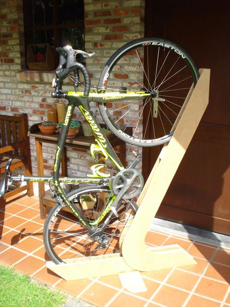 Bike Rack of Wood: 3 Steps (with Pictures) Bike Stand Diy, Garage Velo, Bike Stands, Diy Bike Rack, Bike Repair Stand, Range Velo, Bike Hanger, Bicycle Stand, Bike Storage Rack